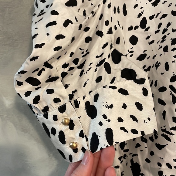Ann Taylor Silk Blouse- Puff Sleeve, Animal Print (Size 10) - Picture 9 of 13